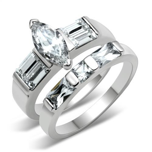 High-Polished 925 Sterling Silver Ring with AAA Grade CZ in Clear