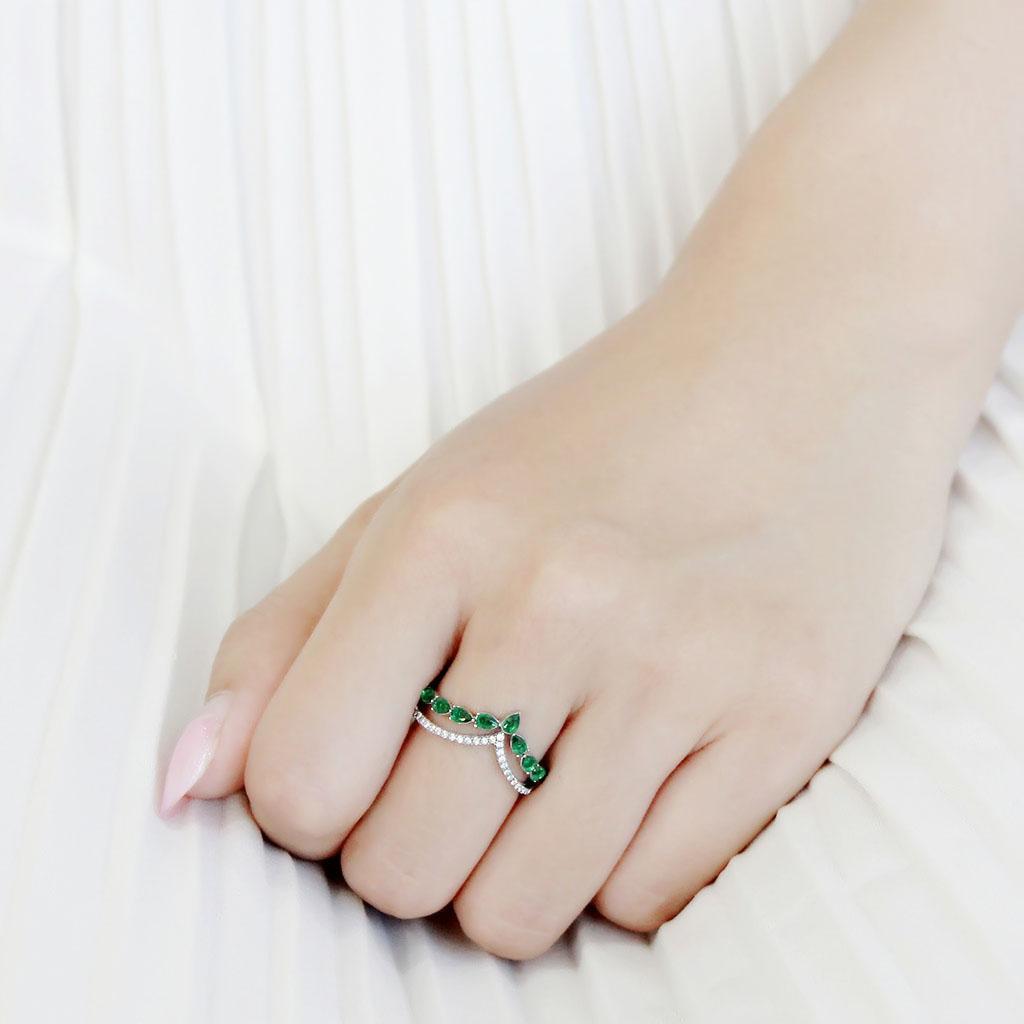 High polished (no plating) Stainless Steel Ring with Synthetic Synthetic Glass in Emerald