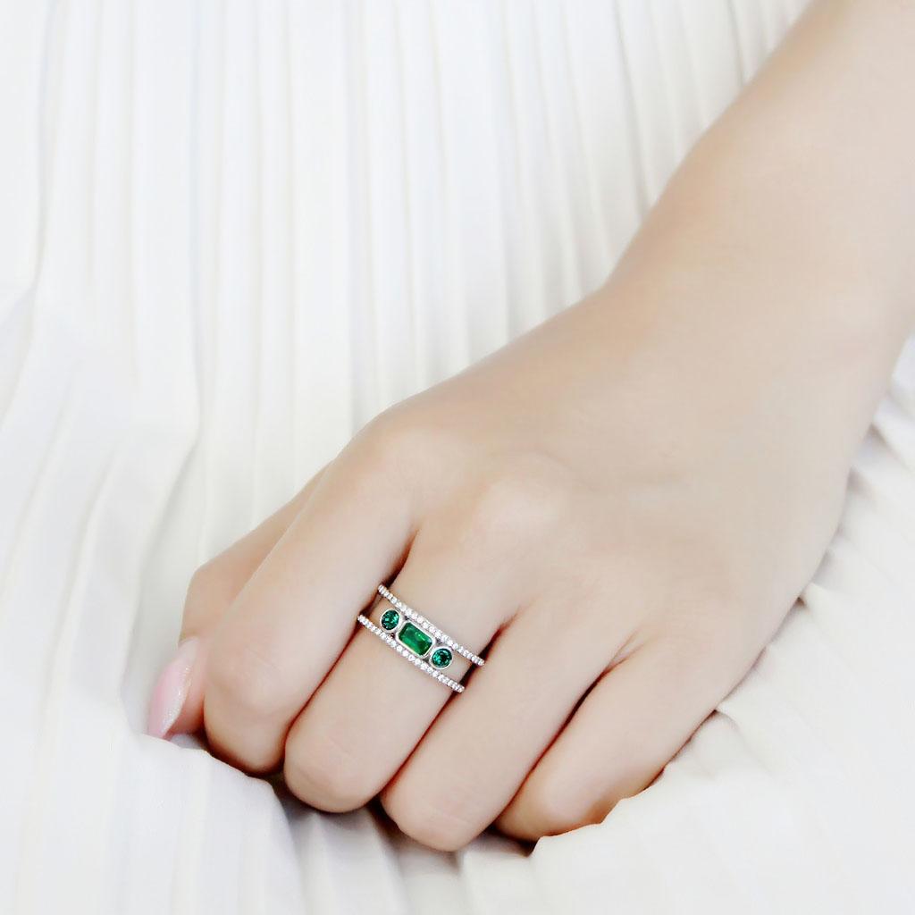 High polished (no plating) Stainless Steel Ring with Synthetic Synthetic Glass in Emerald