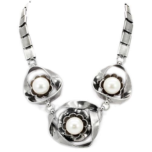 Antique Silver White Metal Necklace with Synthetic Pearl in White