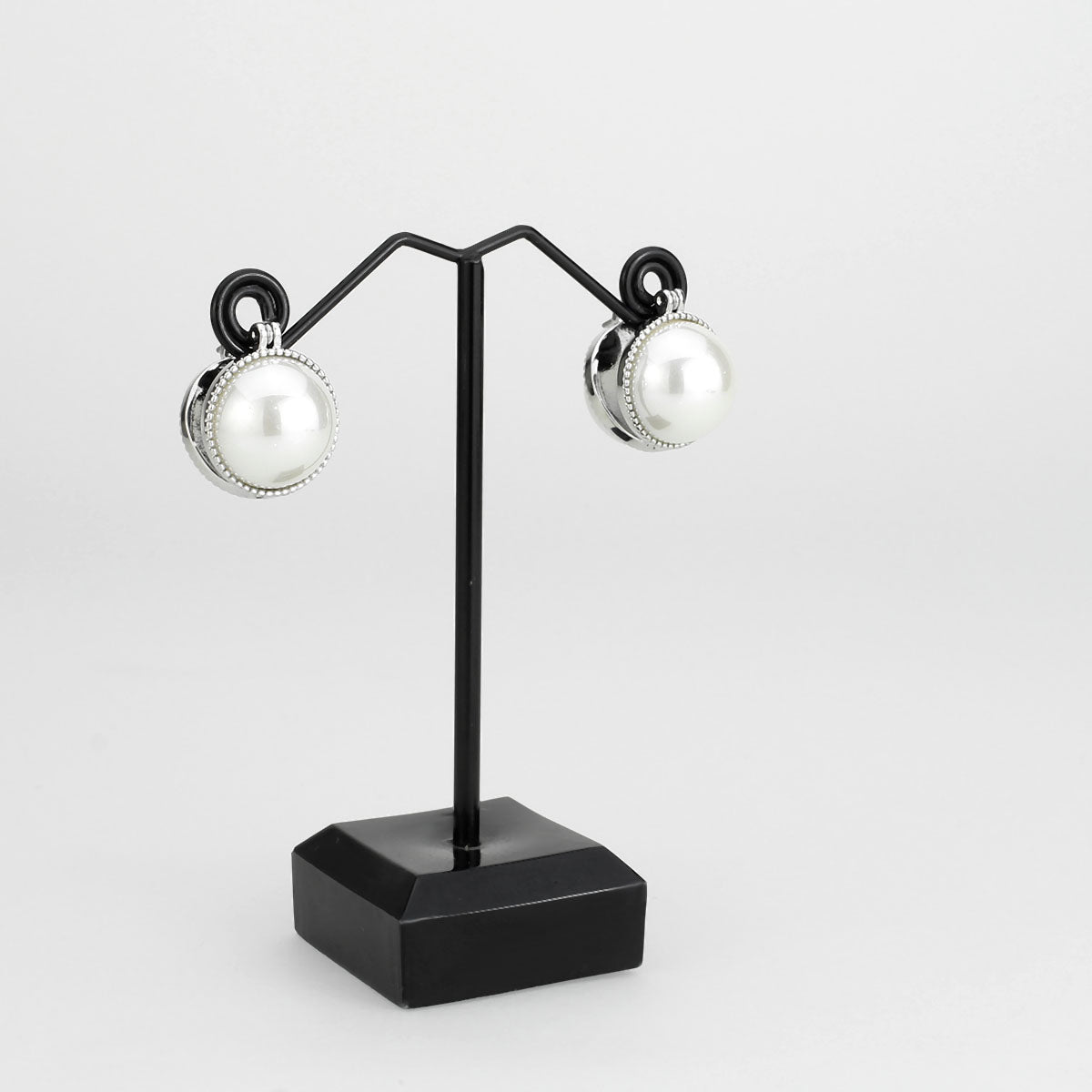 Imitation Rhodium Brass Earring with Synthetic in White