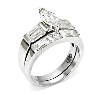 High-Polished 925 Sterling Silver Ring with AAA Grade CZ  in Clear