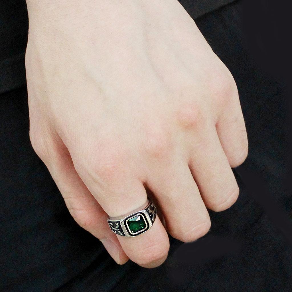 High polished (no plating) Stainless Steel Ring with Synthetic Synthetic Glass in Emerald